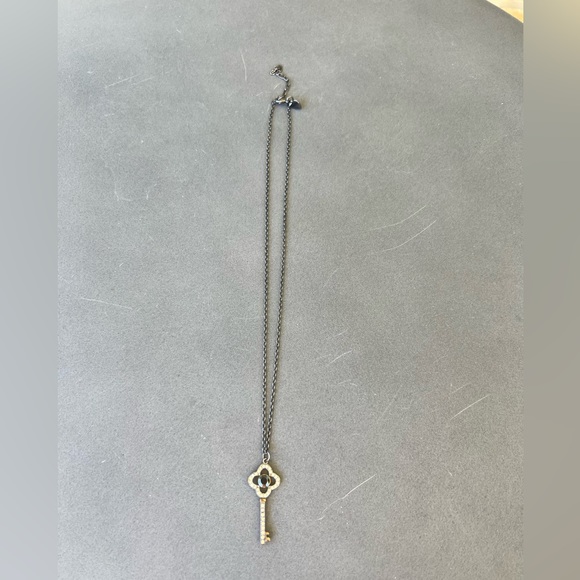 Stella & Dot key charm necklace - Picture 2 of 2